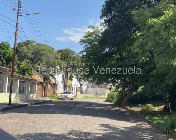 Inversion Estrategica En La Zona Norte De Valencia Descubre Esta Oportunidad Unica De Adquirir Un Terreno De 5.952 M2 Este Terreno Ofrece Un Lienzo Perfecto Para Crear Un Proyecto Innovador