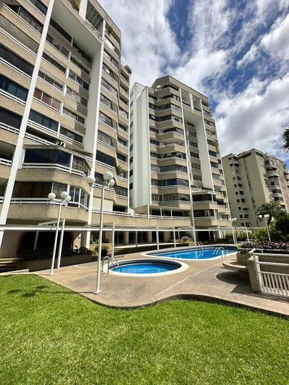 Apartamento En Alquiler 160 M2 - Urb. Santa Fe 
