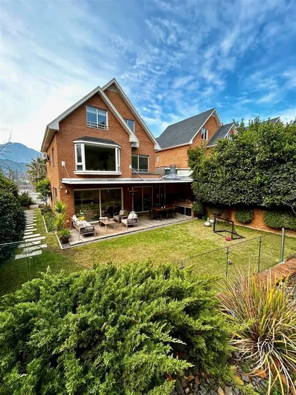 Casa En Arriendo Amoblada, Condominio En Lo Barnechea
