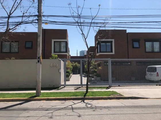 Exclusivo Townhouse Casa 3 Niveles Con Acceso Privado X Subt
