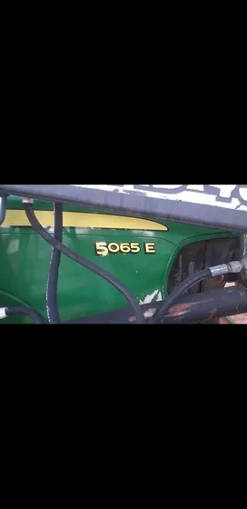 Trator John Deere 5065