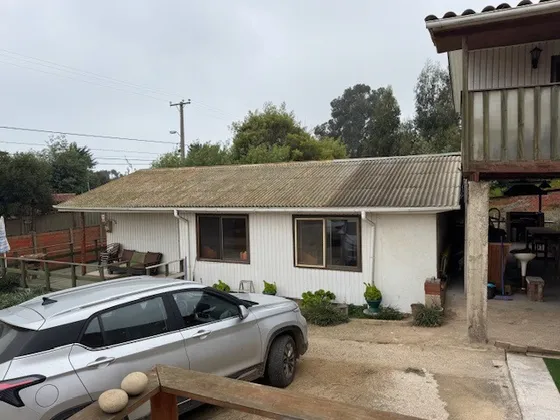 Se Vende Sitio Con 2 Cabañas Y 2 Departamentos En Horcón.