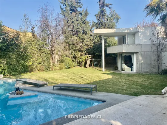 Casa En Venta De 4 Dorm. En Lo Barnechea