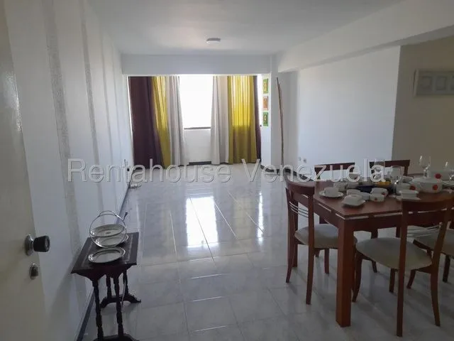 Amplio Apartamento En Alquiler En Manzanares 