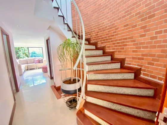 Casa En Venta En El Poblado San Lucas