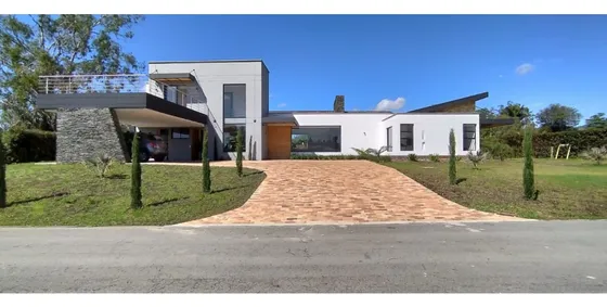 Hermosa Casa Campestre  Mls# 241539
