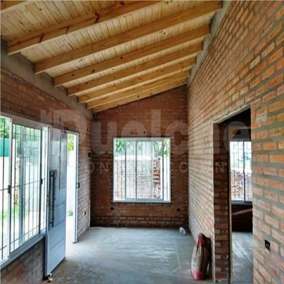Casa Tipo Chalet De Tres Ambientes - A Construir En Ladrillos Y Hormigón 