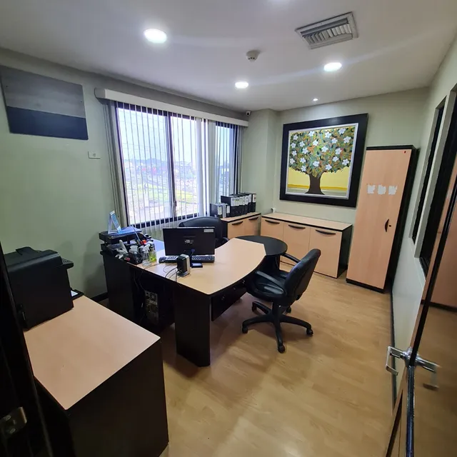 Oficina Local Comercial N Cofin Cerca Equilibrium Clinica Kennedy Point Policentro Garzocentro Conauto Dicentro Urdesa Urdenor Kennedy Garzota Alborada Aeropuerto Omni Hospital Mall Del Sol San Marino