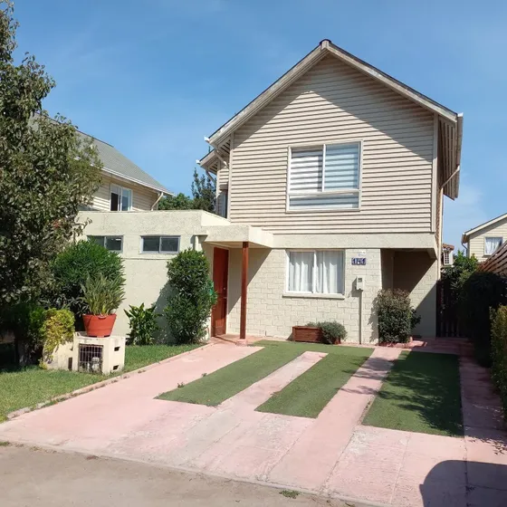 Amplia Y Hermosa De Casa , 3d/3b, 2 Estco, Precio Negociable