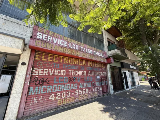 Amplio Local Comercial En Alquiler En Sarandi