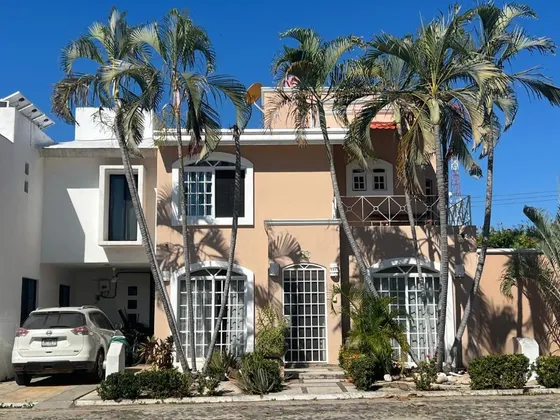 Casa En Venta En Colonia Nuevo Miramar, Manzanillo, Colima