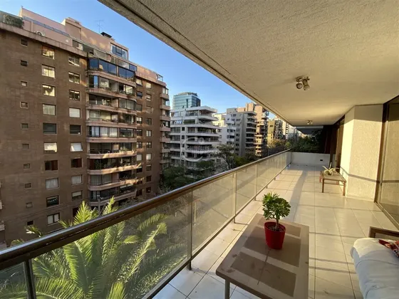 Departamento En Venta De 5 Dorm. En Vitacura