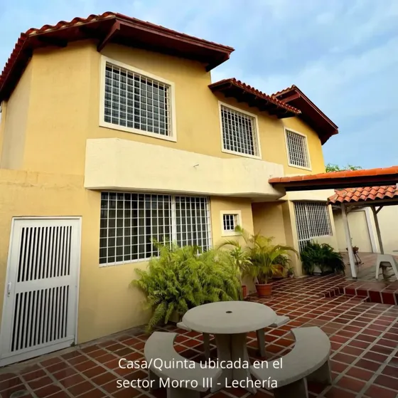 Casa Quinta En Morro Iii De Lechería: Espacio, Privacidad Y Status