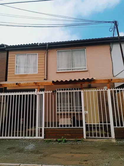 Amr Propiedades Vende Casa En 4d 1 1/2 B Dos Pisos, Estacio
