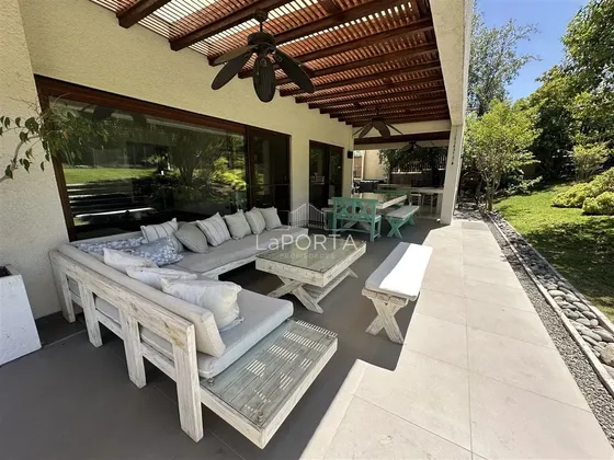 Gran Casa En Venta De 3 Dorm. En Colina