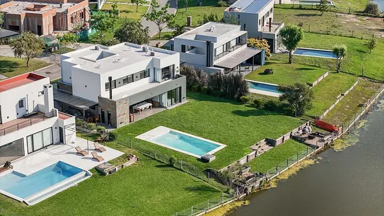 Excelente Casa Al Agua, En Canton Norte, 4 Dorm, A Extrenar