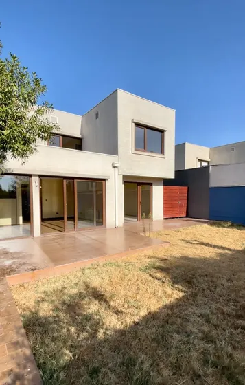 En Condominio Sector Altos Del Parque