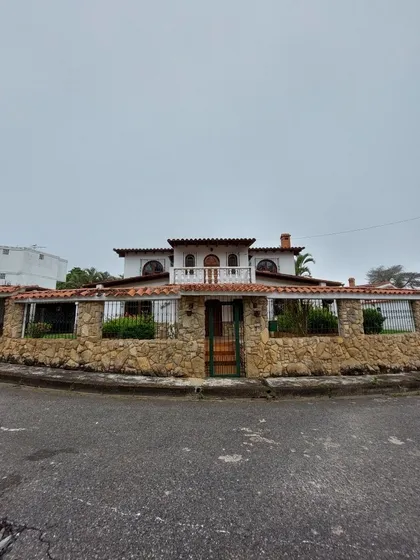 Best House Vende Amplia Y Hermosa Casa En Colinas De Carrizal 