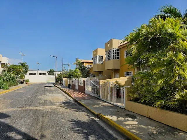 Hermosa, Amplia Y Moderna Casa Con Piscina, Amoblada Y Equipa. Conjunto Residencial Nueva Etruria