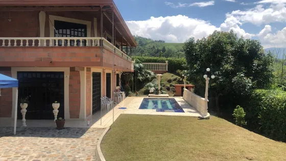 Casa Campestre En Venta En Vereda Jamundi La Escuela Girardota. Cod V13377