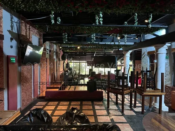 Local En Alquiler El Hatillo,ideal Para Negocio De Comida Y Espectaculos,frente A La Plaza Bolivar.24-28402gm