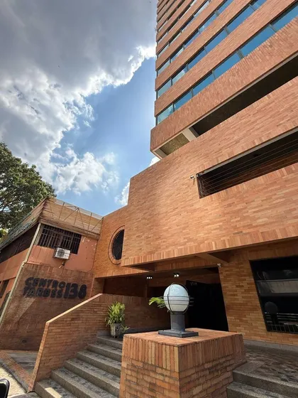 271585 Am* Alquiler De Oficina Cerca De Av. Bolivar Valencia Planta 100%