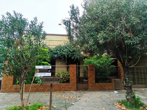 Las Heras 4581 - Casa 6 Ambientes 190 Mts -- Villa Martelli - Vende