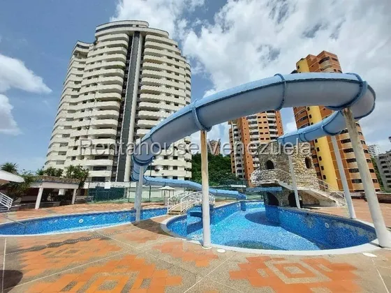 En Urb. El Bosque, Edif. Terrazas Del Paraíso, Rentahouse Ofrece En Venta Lujoso Y Confortable Apartamento De 250 M², Cuenta Con 4 Habitaciones Con Baño Interno, Cocina Contemporanea Equipada