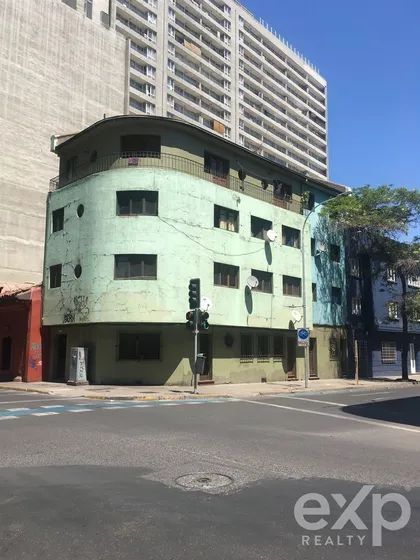 Casa En Venta De 17 Dorm. En Santiago