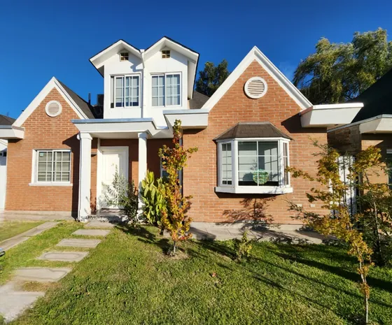 Se Vende Hermosa Casa Estilo Georgian, Machali