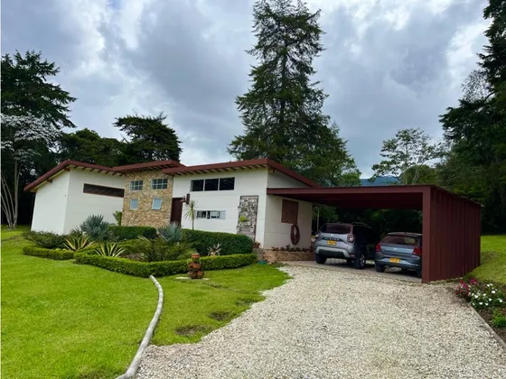 Casa En Venta En El Carmen De Viboral, Antioquia. 