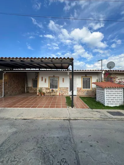 En Venta Casa Con Planta Eléctrica En Res.brisas Del Lago, Ciudad Alianza. Cod. A 268715