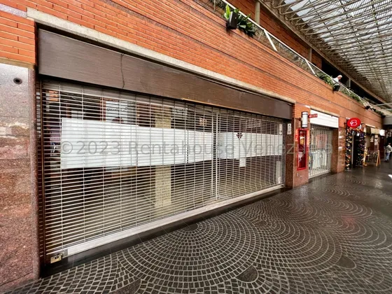 Local Comercial Remodelado Ubicado En El Centro Comercial San Ignacio La Castellana