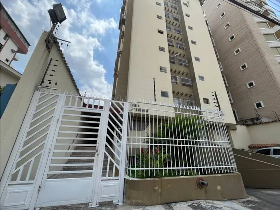 Apartamento En Venta, Res. Quinta Avenida, Urb. San Isidro, Maracay.