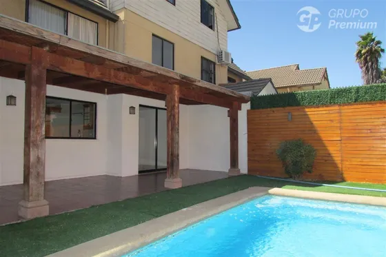 Casa En Arriendo De 4 Dorm Mas Piscina. En C Satelite Maipú
