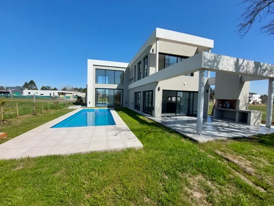 Casa En Venta En Barrio Cerrado Santa Elisa - Pilar 
