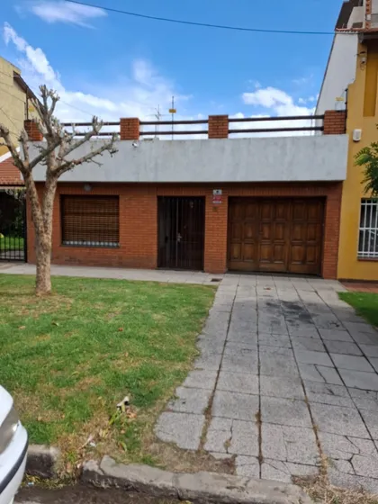 Casa En Venta - 5 Ambientes | Quilmes Oeste.