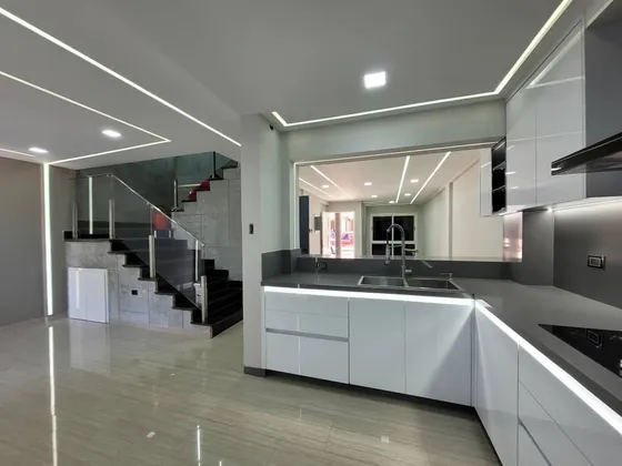 Townhouse En La Esmeralda Remodelado A Estrenar De Lujo Mcc
