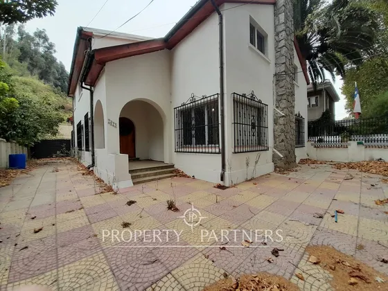 Gran Casa En Excelente Sector De Barrio Miraflores