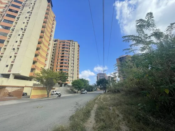 En Venta Terreno  En Jardín Mañongo De 349m2. Cod A 272252. 