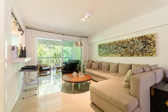 Amplio Departamento  En Venta Sobre Av. Libertador - Punta Chica