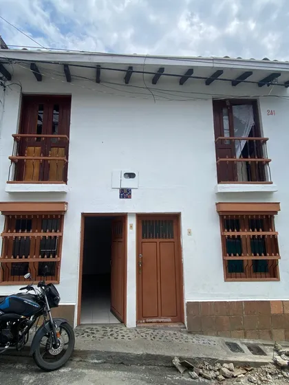 Arriendo De Casa Comercial O Vivienda Piso 1, San Antonio, Al Oeste De Cali, Valle