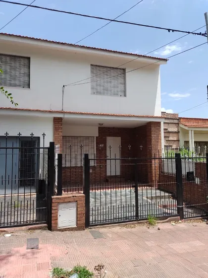 Duplex Excelente Ubicacion Y Muy Buenas Caracteristicas Constructivas