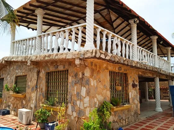 Yonny Silva Rentahouse Carabobo Vende Espectacular Casa En Playa Norte Chichiriviche Rcys 23-8811