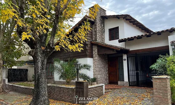 Casa En Venta: Sobre Calle De Las Violetas - Ciudad Jardín