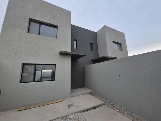Venta De Duplex A Estrenar En Primaterra, Centenario