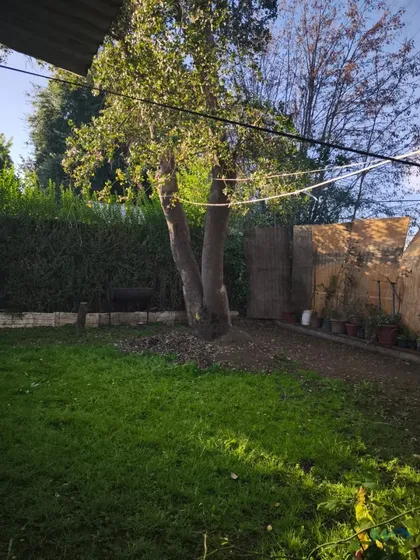 Casa En Sector Los Corrales, Pirque | Amplios Espacios En 60