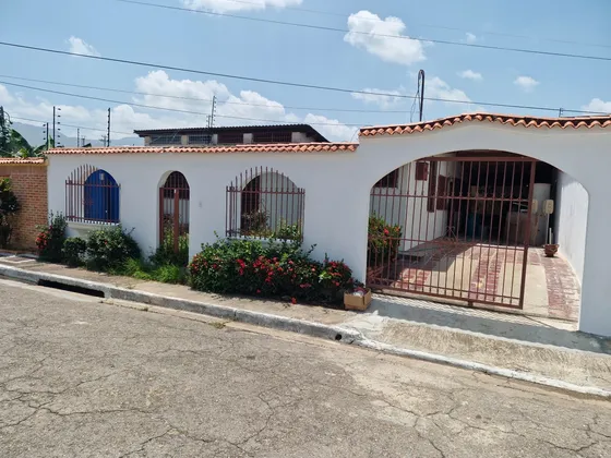 Casa En Venta Naguanagua Urb. El Naranjal. (al)