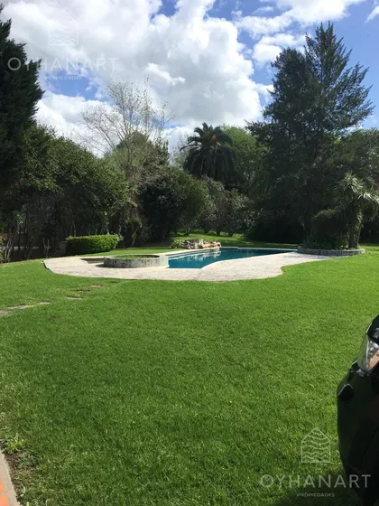 Casa Estilo Campo Con Piscina Y Amplio Parque Arbolado