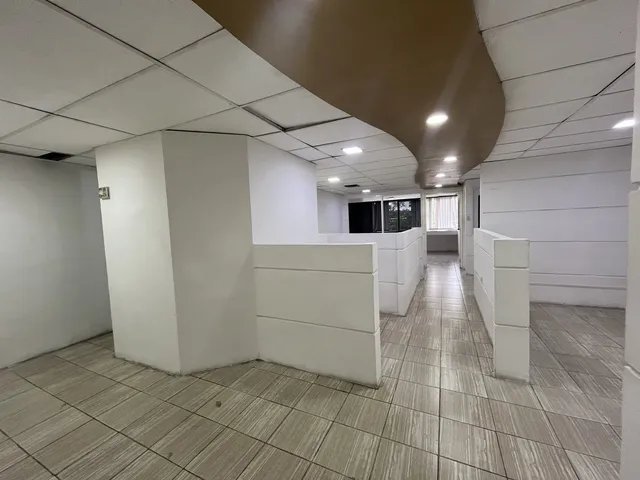 Oficina En Alquiler, Centro Empresarial Europa, Maracay.
